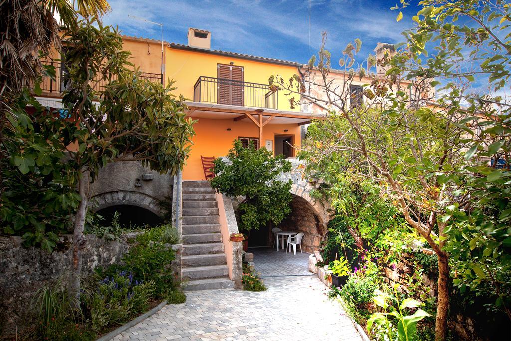 Holiday Home Kuca Na Moru Корнич Экстерьер фото