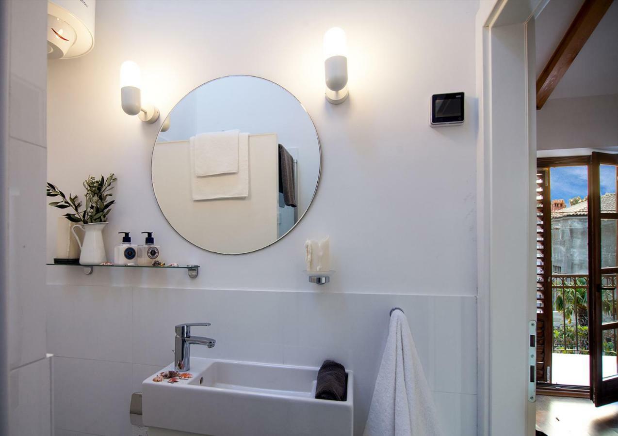 Holiday Home Kuca Na Moru Корнич Экстерьер фото